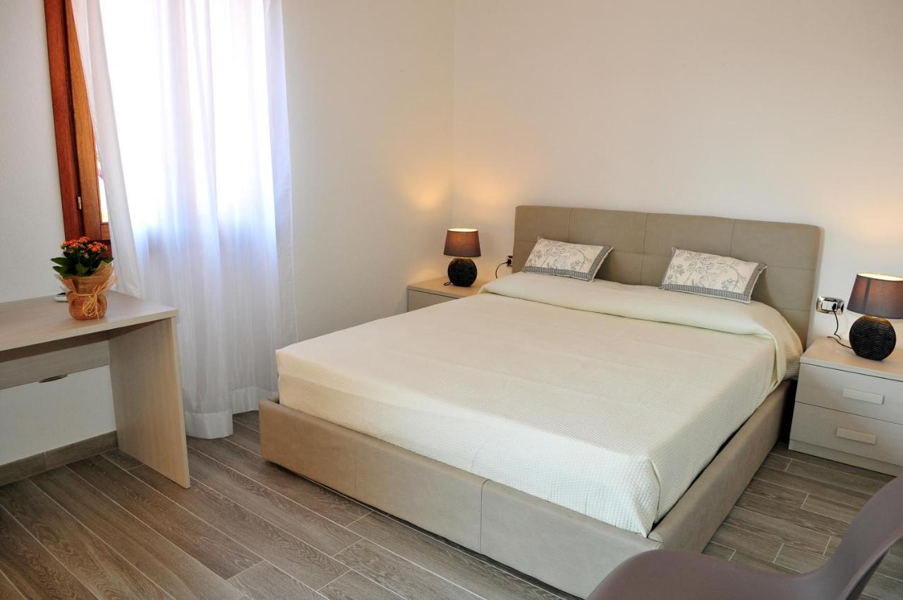 Bed and Breakfast Brezza Di Mare Сан-Теодоро Екстер'єр фото